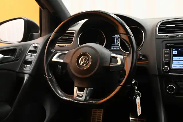 Harmaa Viistoperä, Volkswagen Golf – FJU-985