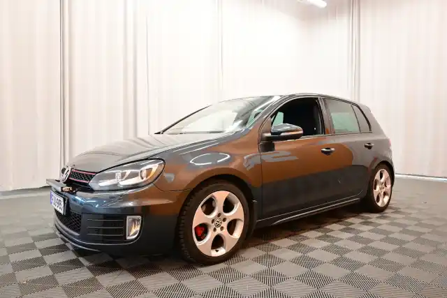 Harmaa Viistoperä, Volkswagen Golf – FJU-985