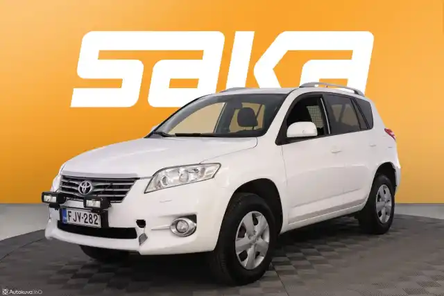 Valkoinen Maastoauto, Toyota RAV4 – FJV-282