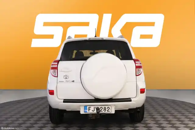 Valkoinen Maastoauto, Toyota RAV4 – FJV-282