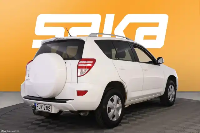 Valkoinen Maastoauto, Toyota RAV4 – FJV-282