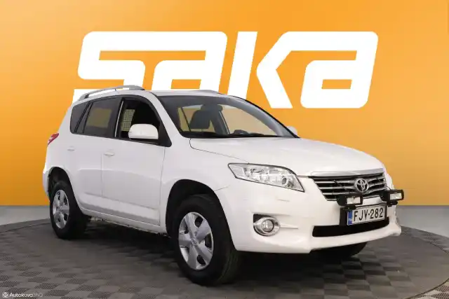 Valkoinen Maastoauto, Toyota RAV4 – FJV-282
