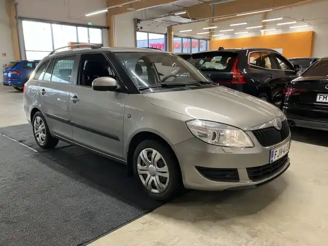 Beige Farmari, Skoda Fabia – FJV-413