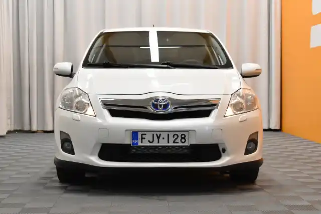 Valkoinen Viistoperä, Toyota Auris – FJY-128