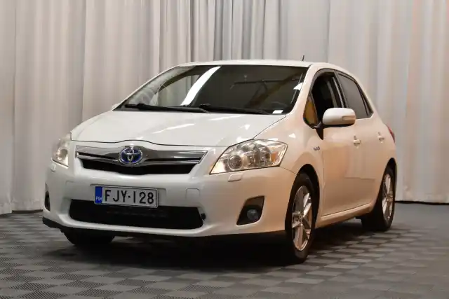 Valkoinen Viistoperä, Toyota Auris – FJY-128