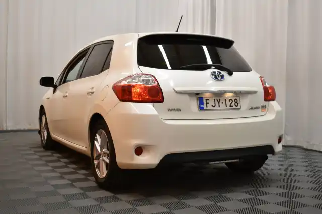 Valkoinen Viistoperä, Toyota Auris – FJY-128