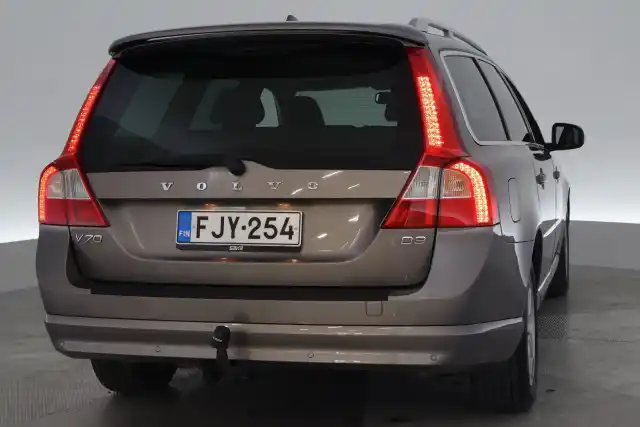 Harmaa Farmari, Volvo V70 – FJY-254