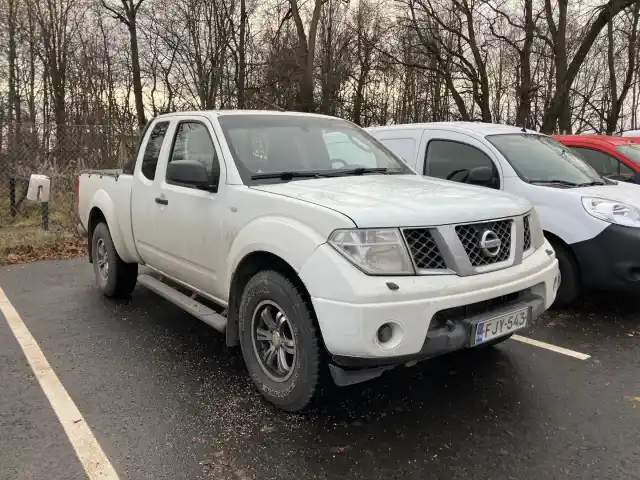 Valkoinen Avolava, Nissan Navara – FJY-543