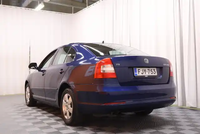 Sininen Viistoperä, Skoda Octavia – FJY-753