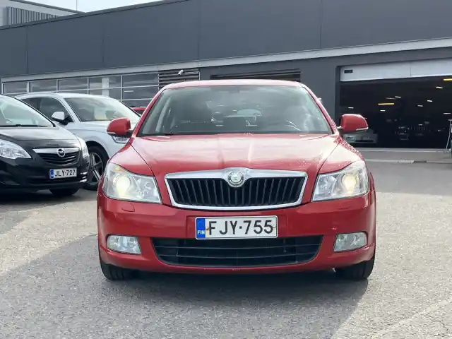 Punainen Viistoperä, Skoda Octavia – FJY-755