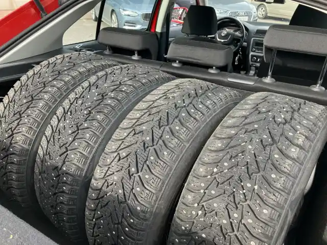 Punainen Viistoperä, Skoda Octavia – FJY-755