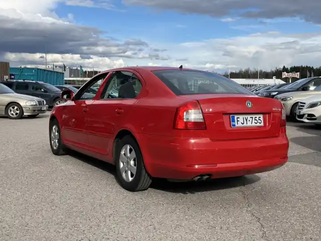 Punainen Viistoperä, Skoda Octavia – FJY-755