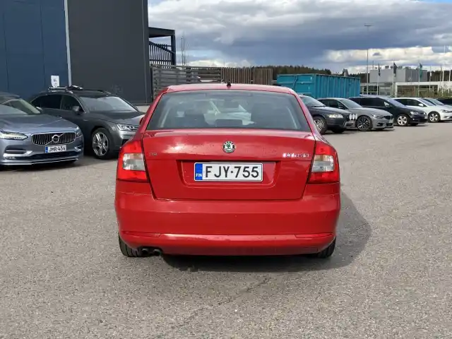 Punainen Viistoperä, Skoda Octavia – FJY-755