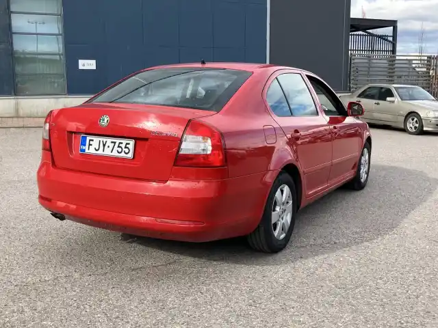 Punainen Viistoperä, Skoda Octavia – FJY-755