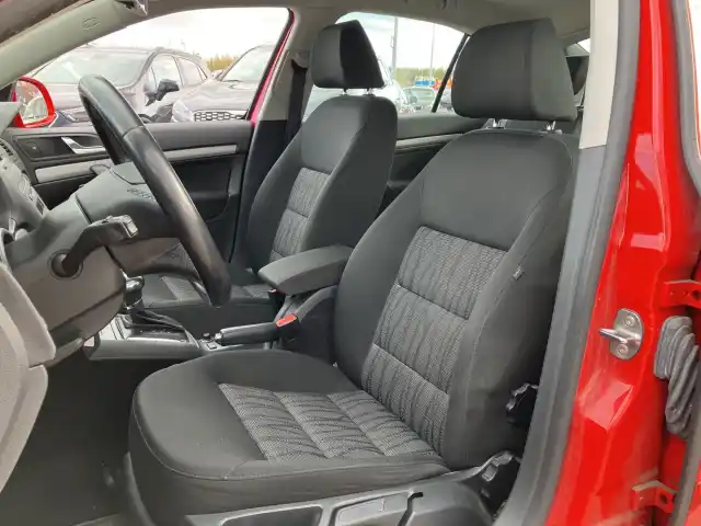 Punainen Viistoperä, Skoda Octavia – FJY-755