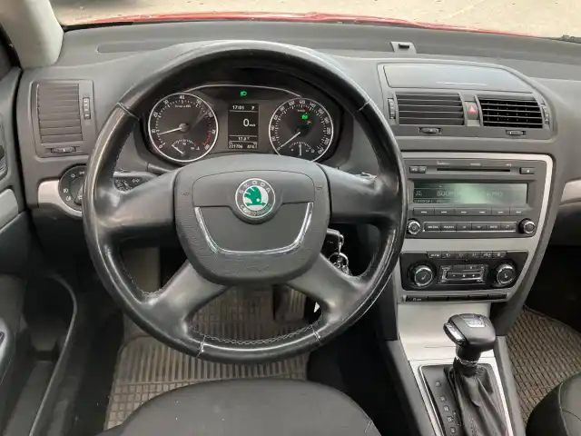Punainen Viistoperä, Skoda Octavia – FJY-755