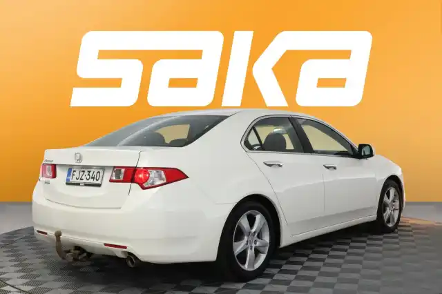 Valkoinen Sedan, Honda Accord – FJZ-340