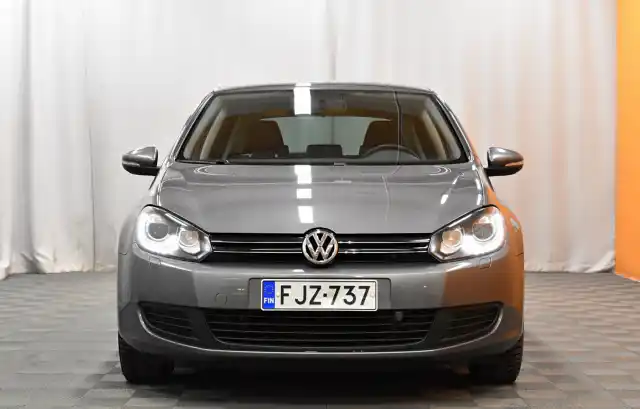 Harmaa Viistoperä, Volkswagen Golf – FJZ-737