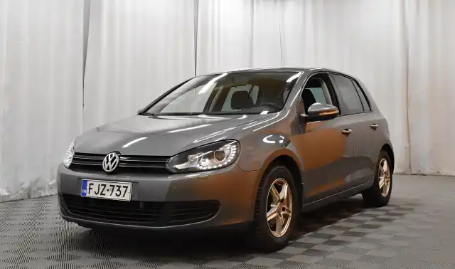 Harmaa Viistoperä, Volkswagen Golf – FJZ-737