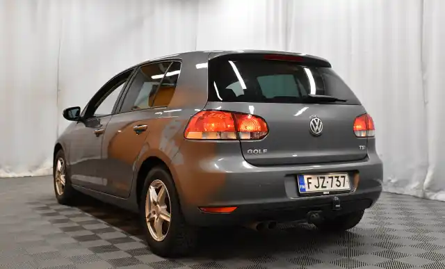 Harmaa Viistoperä, Volkswagen Golf – FJZ-737