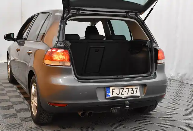 Harmaa Viistoperä, Volkswagen Golf – FJZ-737