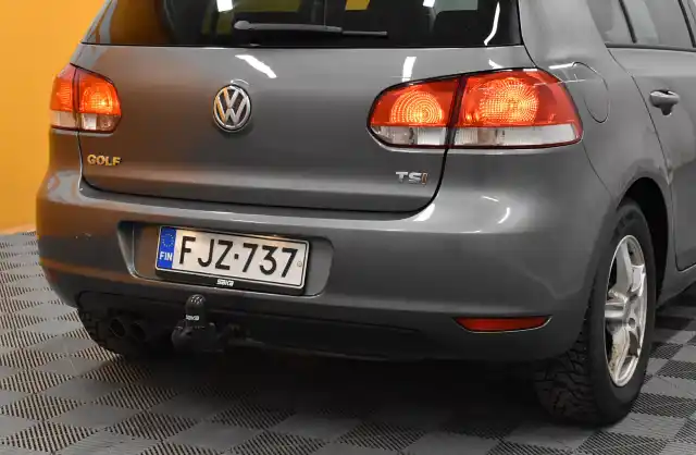 Harmaa Viistoperä, Volkswagen Golf – FJZ-737