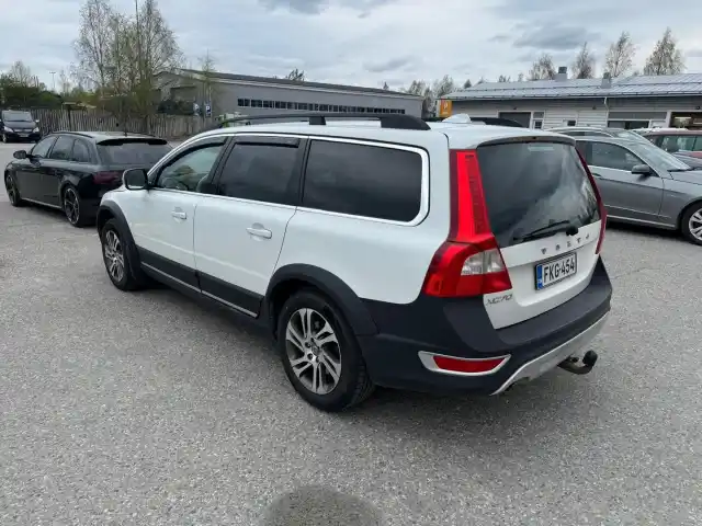 Valkoinen Farmari, Volvo XC70 – FKG-454