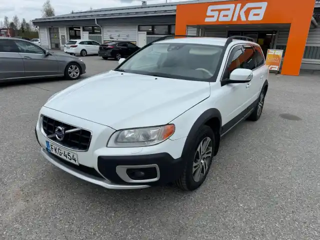 Valkoinen Farmari, Volvo XC70 – FKG-454