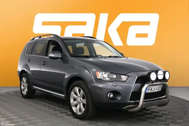 Harmaa Maastoauto, Mitsubishi Outlander – FKJ-107