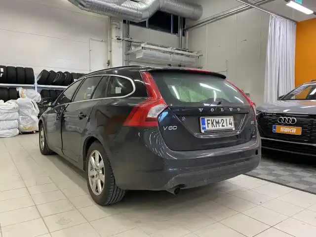 Musta Farmari, Volvo V60 – FKM-214