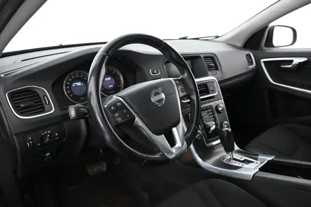 Musta Farmari, Volvo V60 – FKM-214