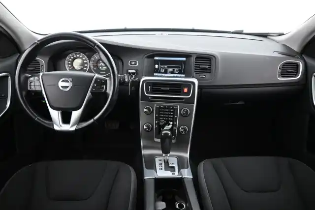 Musta Farmari, Volvo V60 – FKM-214