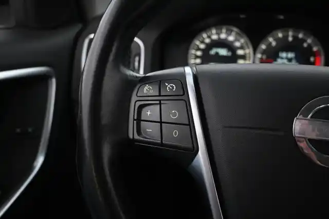 Musta Farmari, Volvo V60 – FKM-214