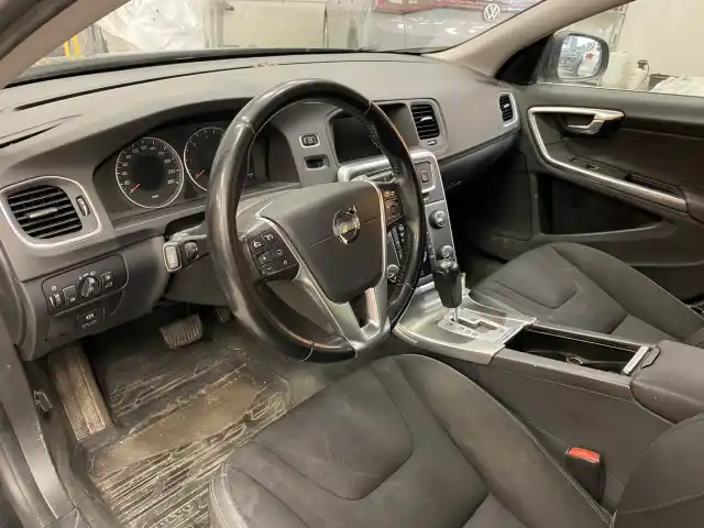 Musta Farmari, Volvo V60 – FKM-214