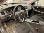 Musta Farmari, Volvo V60 – FKM-214, kuva 3