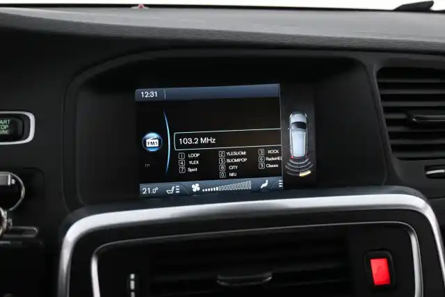 Musta Farmari, Volvo V60 – FKM-214