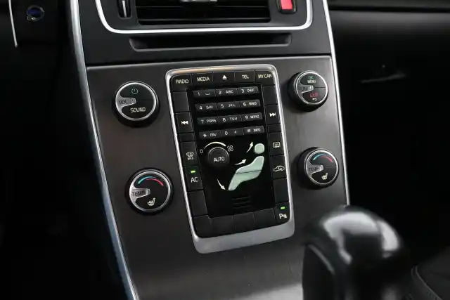Musta Farmari, Volvo V60 – FKM-214