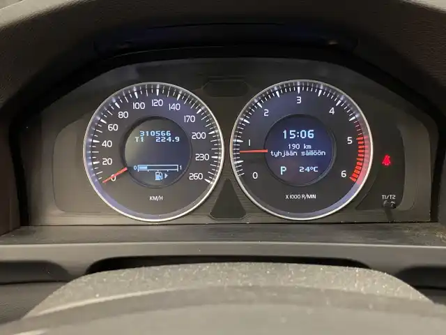 Musta Farmari, Volvo V60 – FKM-214
