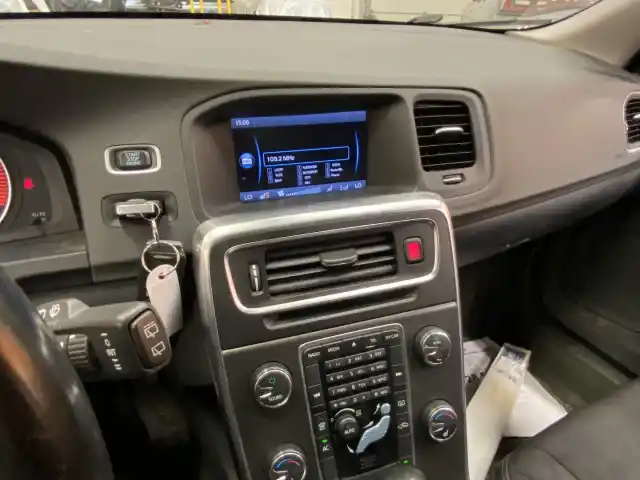 Musta Farmari, Volvo V60 – FKM-214