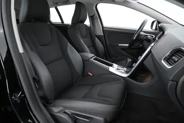 Musta Farmari, Volvo V60 – FKM-214