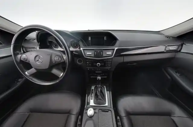 Musta Farmari, Mercedes-Benz E – FKN-271
