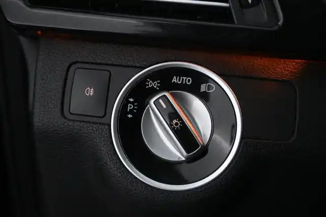 Musta Farmari, Mercedes-Benz E – FKN-271
