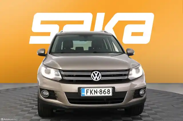 Beige Maastoauto, Volkswagen Tiguan – FKN-868