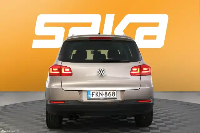 Beige Maastoauto, Volkswagen Tiguan – FKN-868