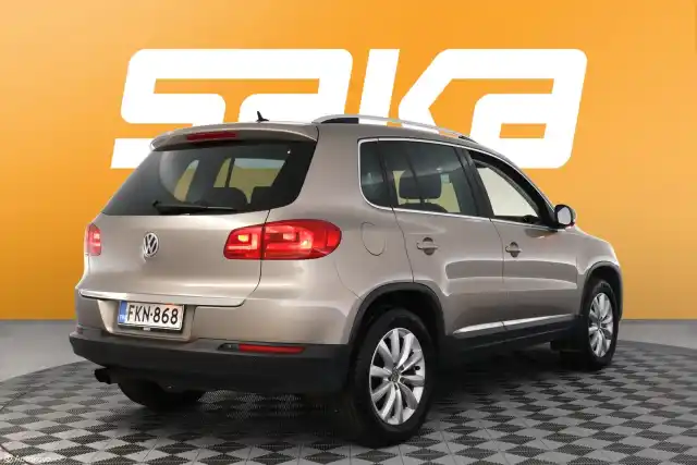 Beige Maastoauto, Volkswagen Tiguan – FKN-868