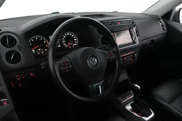 Beige Maastoauto, Volkswagen Tiguan – FKN-868