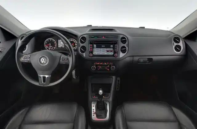 Beige Maastoauto, Volkswagen Tiguan – FKN-868