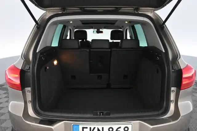 Beige Maastoauto, Volkswagen Tiguan – FKN-868