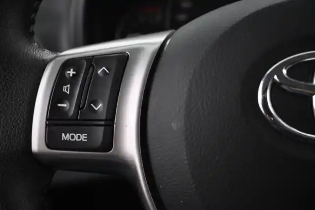 Punainen Viistoperä, Toyota Yaris – FKP-618