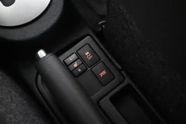 Punainen Viistoperä, Toyota Yaris – FKP-618